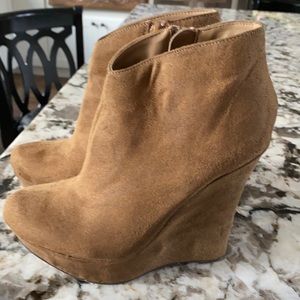 Women’s suede ankle booties